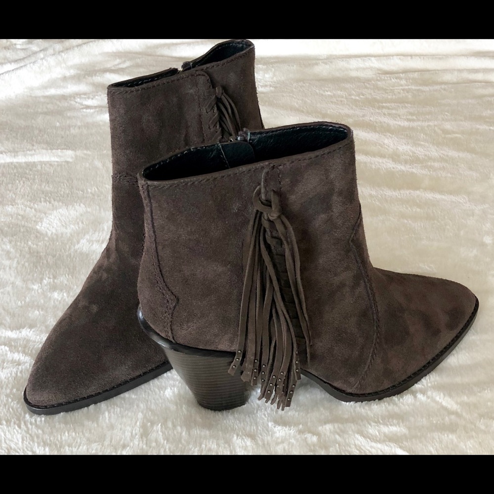 New “COACH Westyn Fringe Suede Boots”/Brown